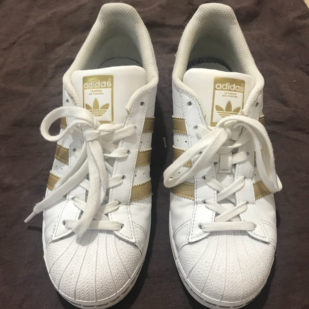 EUC rare Adidas superstars in white and gold 9